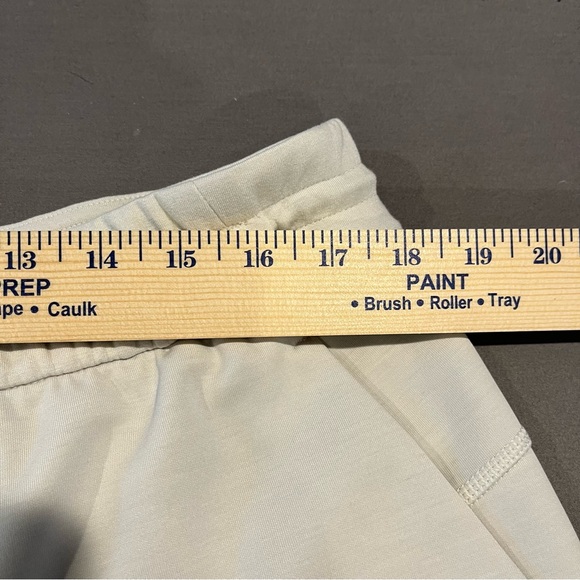 Lululemon Women's Softstreme High-Rise Short 4" - Size 14 Bone - Picture 10 of 11